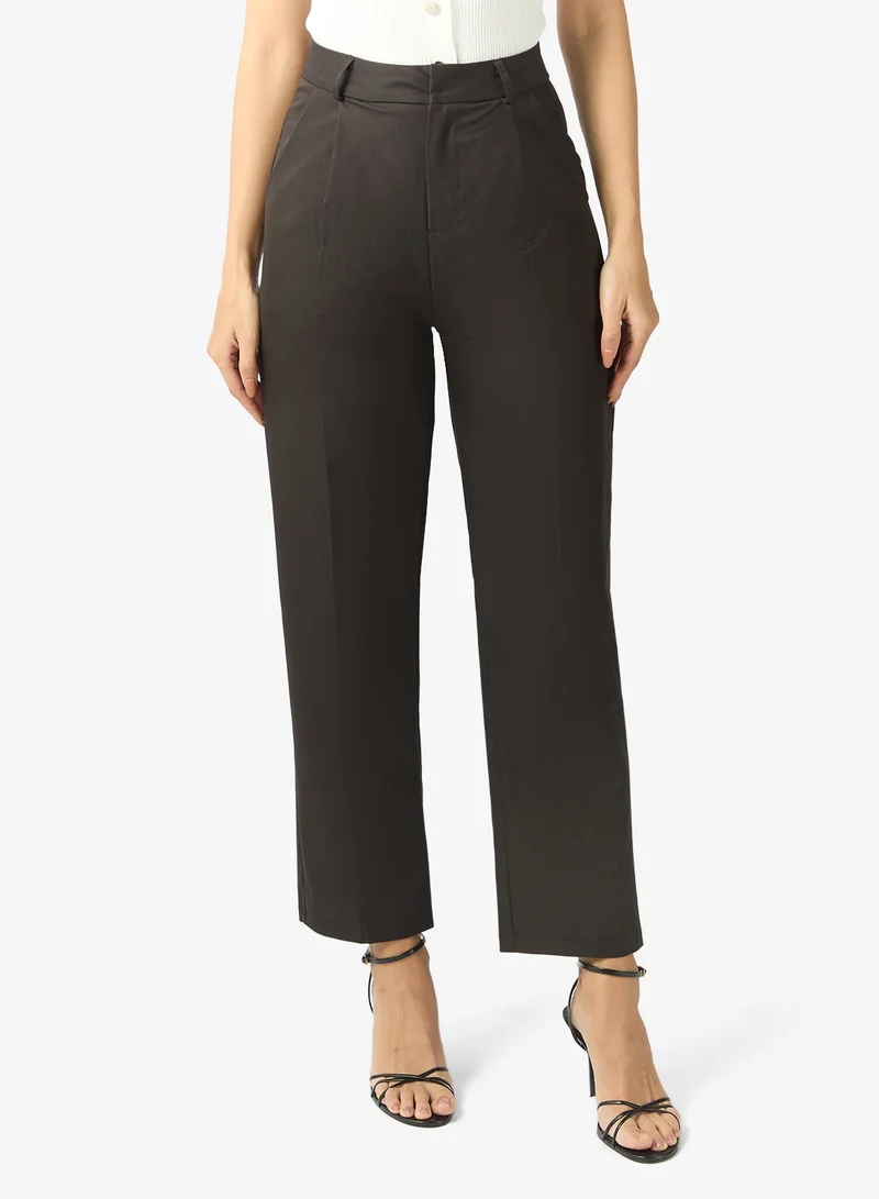 ايلا بنطلون بقصة مستقيمة